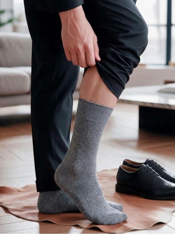 Men's half-terry Comfortline solid colour socks...