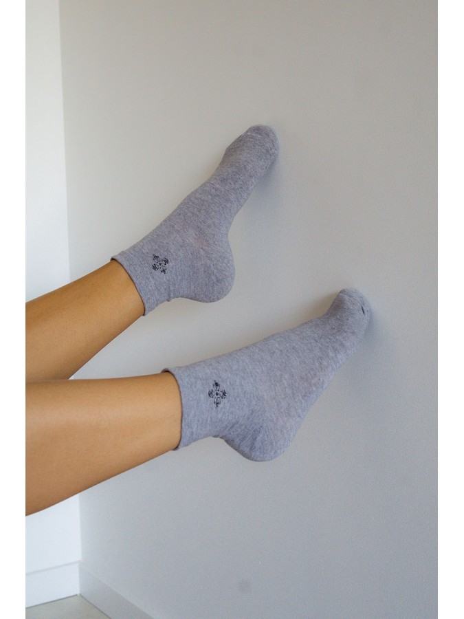 Women's socks with a delicate pattern 0200.027