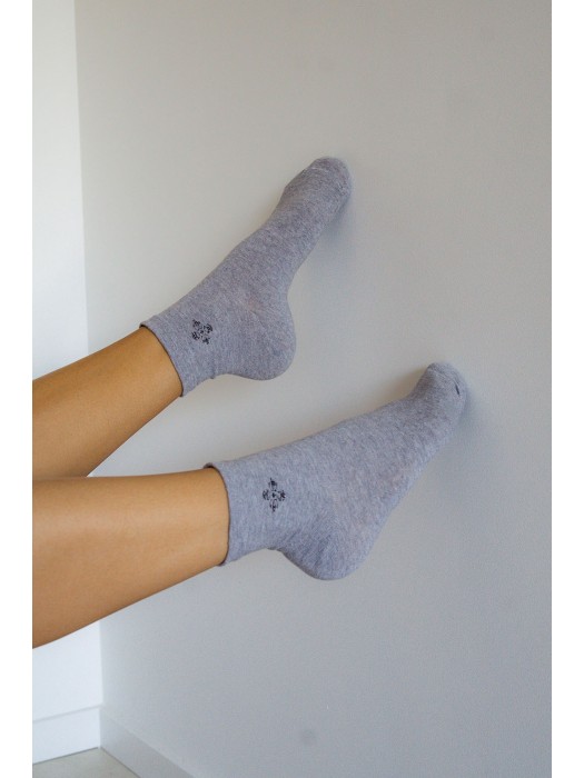 Women's socks with a delicate pattern 0200.027
