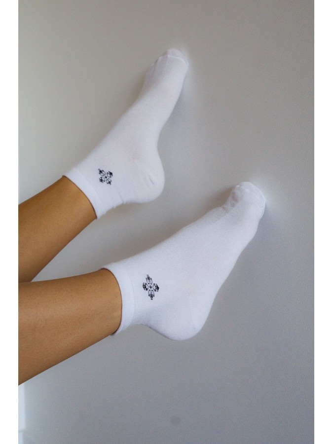 Women's socks with a delicate pattern 0200.027