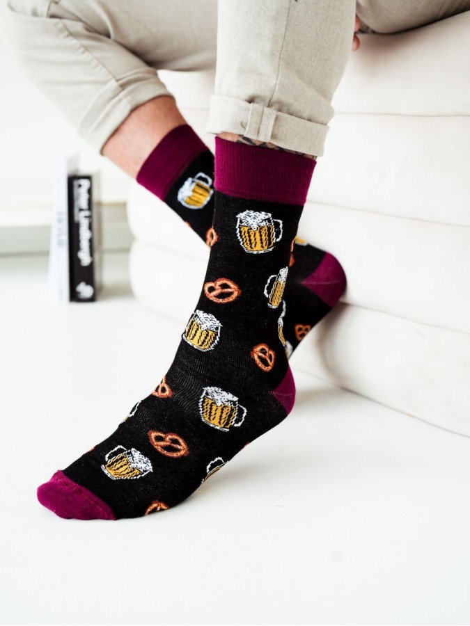 Men's Pints of Beer & Pretzels pattern socks...