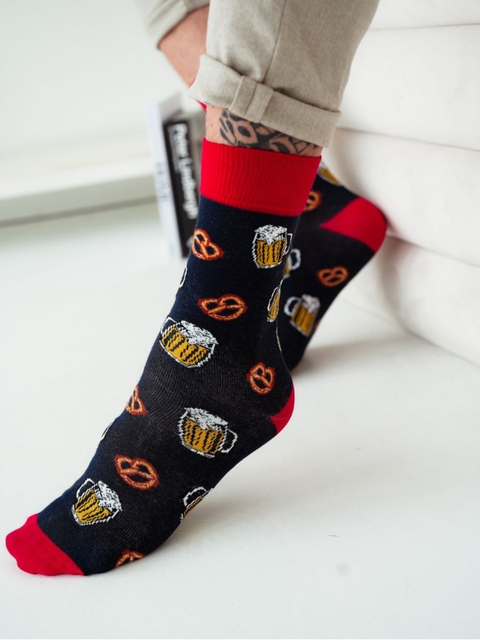Men's Pints of Beer & Pretzels pattern socks...