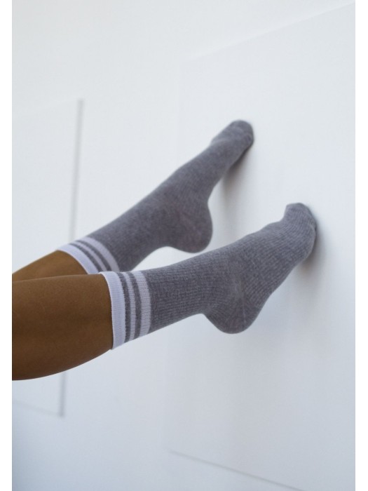 Women's ribbed socks with stripes 1313.001
