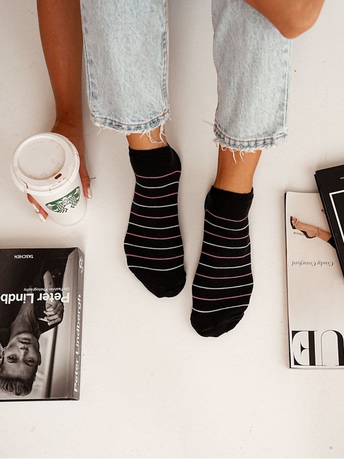 Women's Thin Stripes pattern low ankle socks...