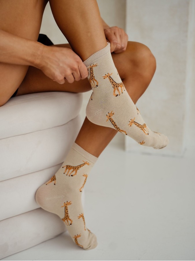 Women's Giraffes pattern socks 0200.180