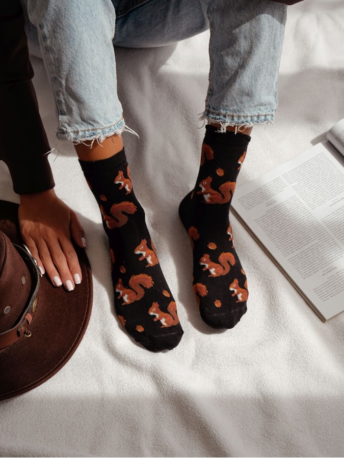 Women's Squirrel & Nuts pattern socks 0200.185
