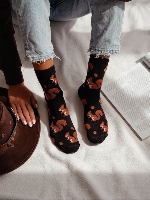 Women's Squirrel & Nuts pattern socks 0200.185