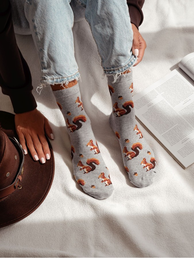 Women's Squirrel & Nuts pattern socks 0200.185