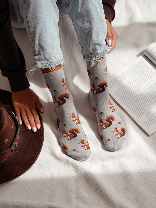 Women's Squirrel & Nuts pattern socks 0200.185