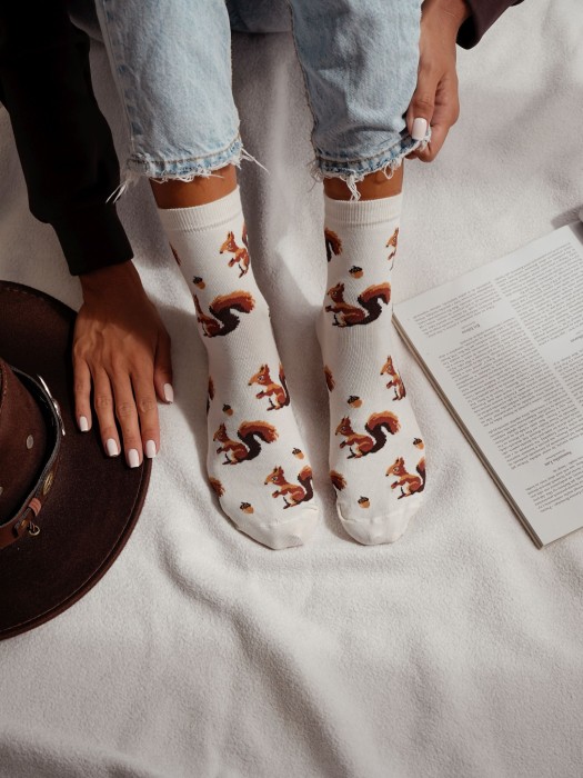 Women's Squirrel & Nuts pattern socks 0200.185