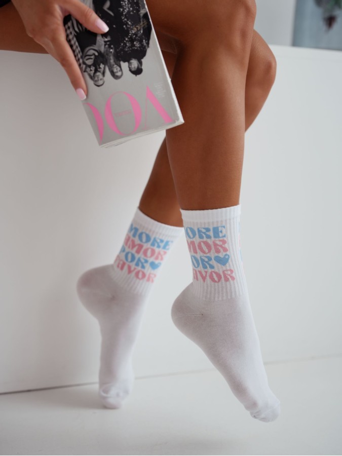 Women's 'MORE AMOR POR FAVOR' pattern socks...