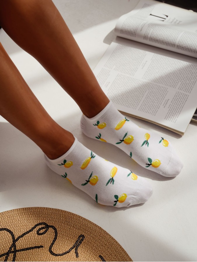Women's Small Lemons pattern low ankle socks...