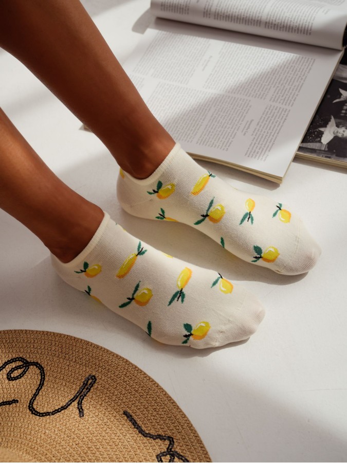Women's Small Lemons pattern low ankle socks...