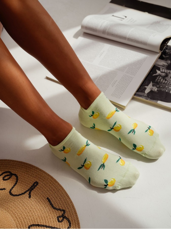 Women's Small Lemons pattern low ankle socks...