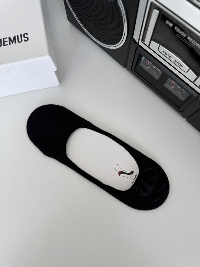Ultra thin invisible socks with silicone edge...