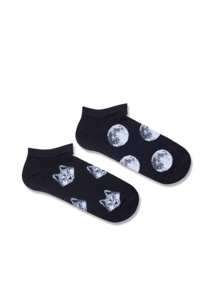 Men's Wolfs & Moons pattern low ankle socks...